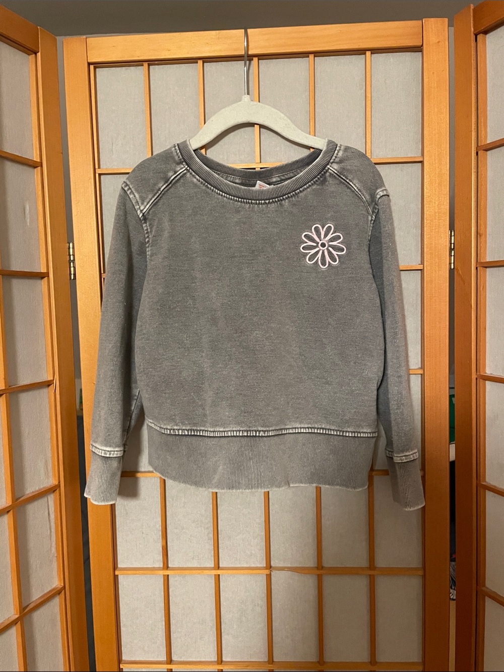 Cat & Jack Toddler Girl 4T Faded Gray Pullover Sweatshirt Embroidered Daisy